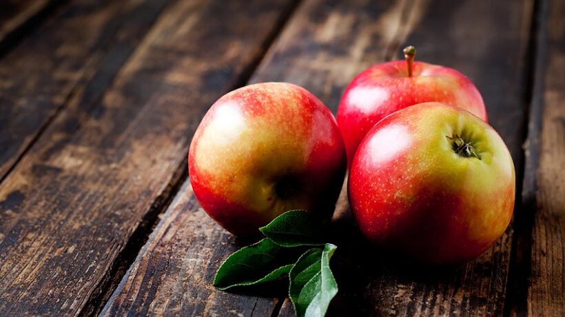 Should We Eat Apples with Peel or Without Peel?
