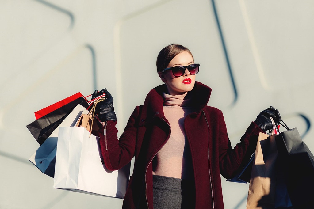 What are the positive impacts of fashion trends on society?