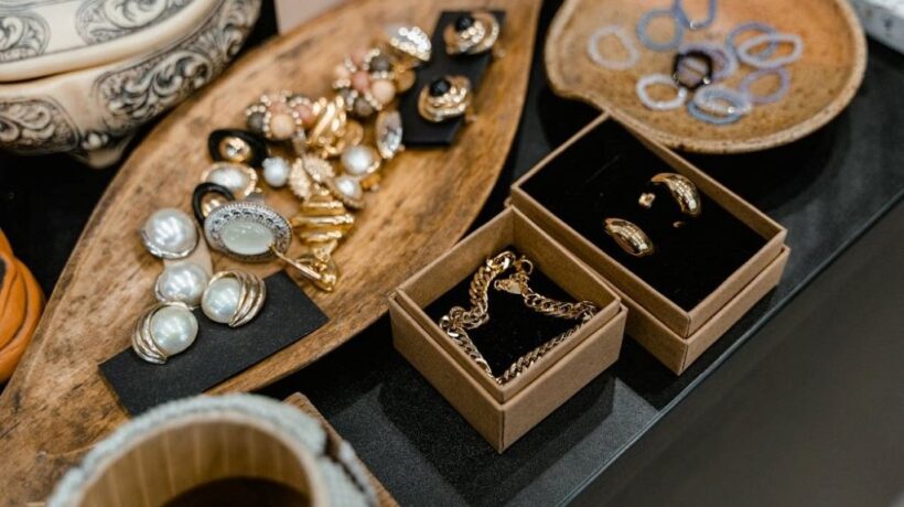 Sustainable Luxury: The Case for Vintage and Antique Jewelry – A Timeless Investment in Ethics and Elegance